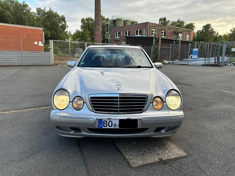 Gebraucht Mercedes E270 Avantgarde 170 PS (125 kW) 2000 Silber Limousine