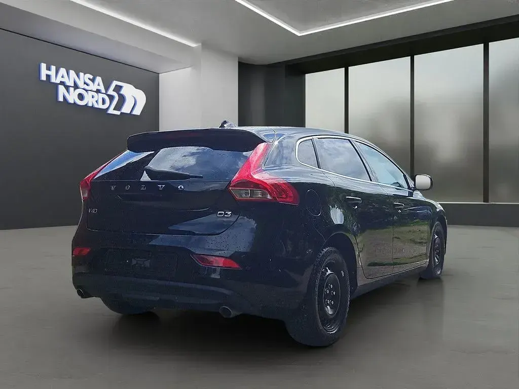 Gebraucht Volvo V40 Momentum 150 PS (110 kW) 2013 Schwarz / black solid stone Kombi