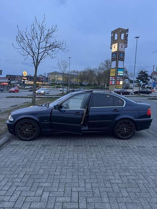 Gebraucht BMW 323 170 PS (125 kW) 1999 Limousine