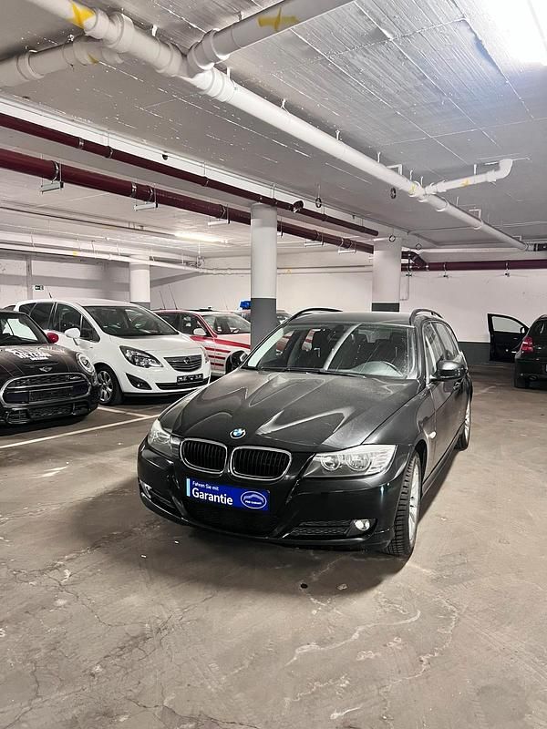 Gebraucht BMW 320 Exclusive 170 PS (125 kW) 2009 Schwarz Kombi