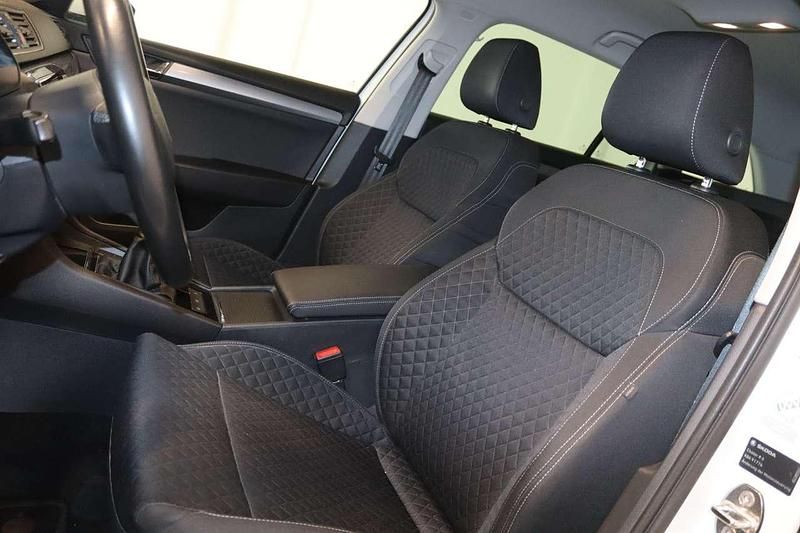Gebraucht Skoda Superb Style 150 PS (110 kW) 2016 Laserweiss Kombi
