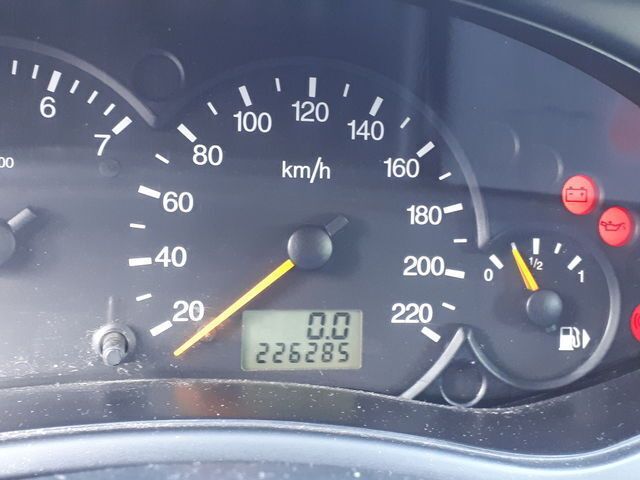 Schwarz Gebraucht 2001 Ford Focus Kombi | 900 € (Fairer Preis) - Bild 1/4