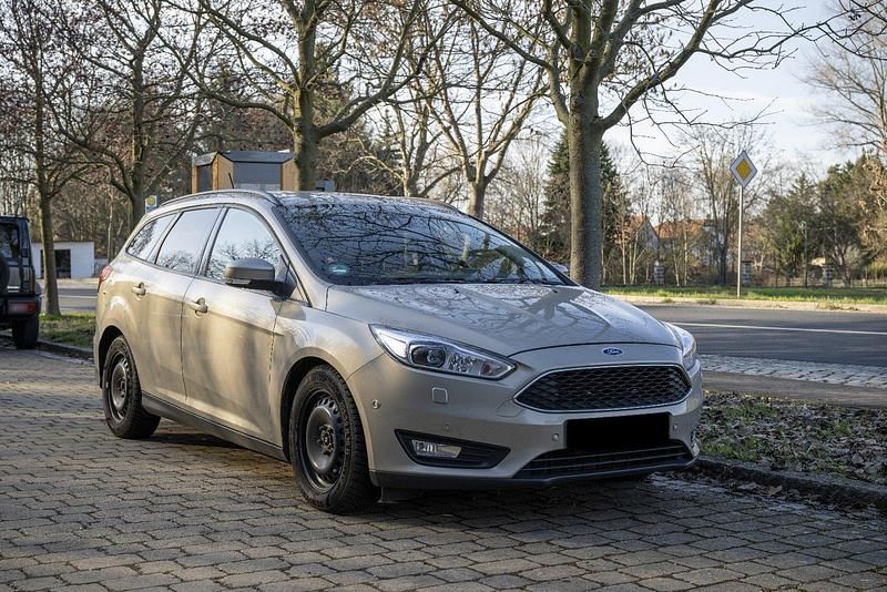 Gebraucht Ford Focus Business Edition 120 PS (88 kW) 2017 Grau Kombi