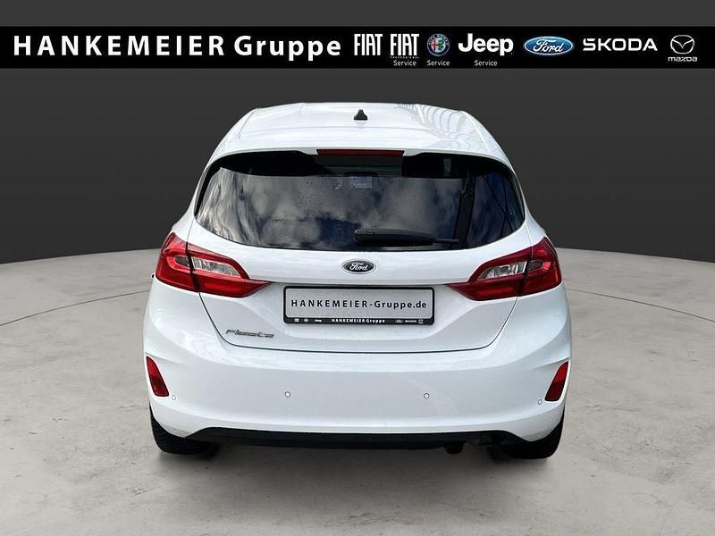 Gebraucht Ford Fiesta Cool & Connect 71 PS (52 kW) 2018 Weiß Limousine