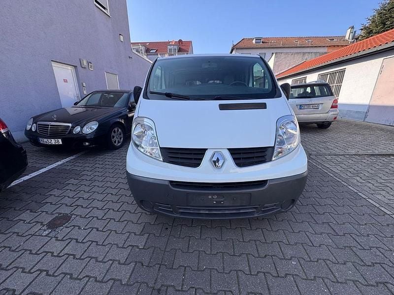 Gebraucht Renault Trafic 114 PS (83 kW) 2011 Weiß Van / Kleinbus