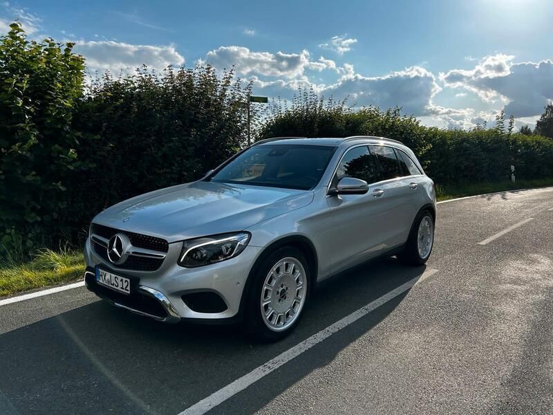 Silber Gebraucht 2015 Mercedes GLC220 Sport SUV | 28.500 € (Etwas zu teuer) - Bild 1/4