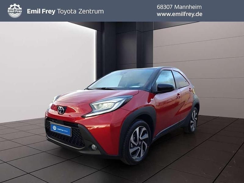 Chili red / night sky bl Neu 2025 Toyota Aygo Comfort Kleinwagen | 19.490 € - Bild 1/4