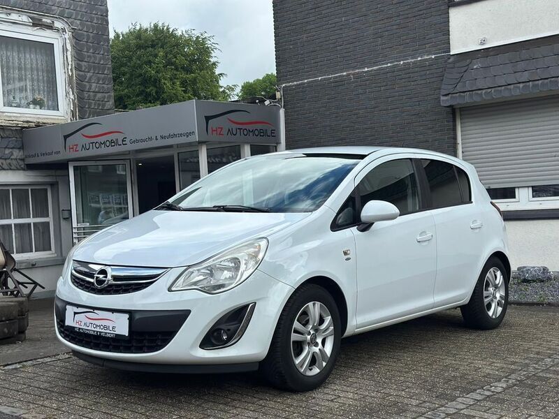 Weiß Gebraucht 2011 Opel Corsa Satellite Limousine | 4.990 € (Etwas zu teuer) - Bild 1/4