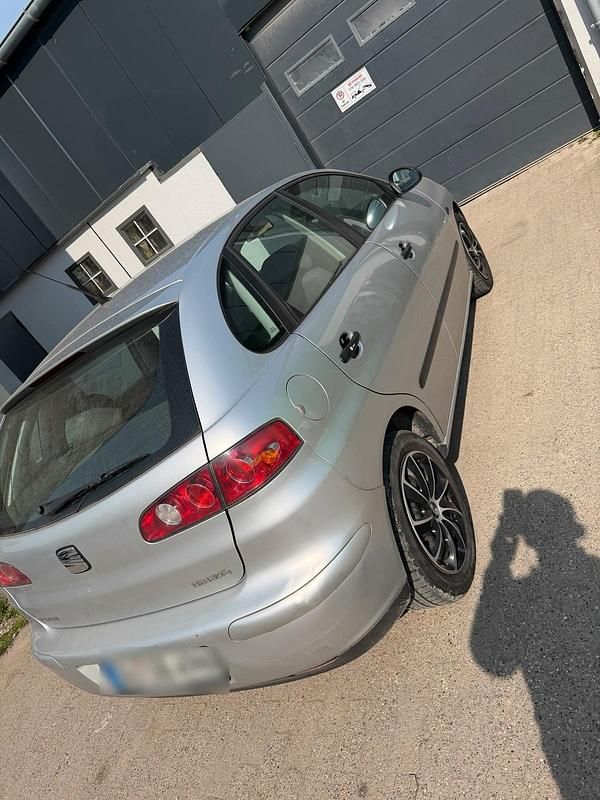 Gebraucht Seat Ibiza 90 PS (66 kW) 2004 Grau Kleinwagen