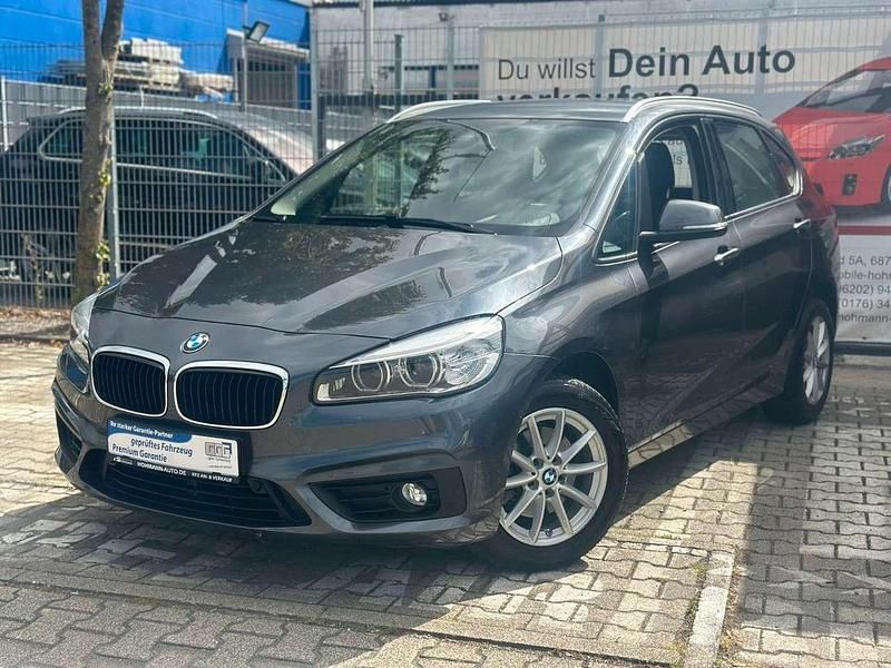Mineralgrau Gebraucht 2017 BMW 218 Active Tourer Van / Kleinbus | 14.990 € (Fairer Preis) - Bild 1/4