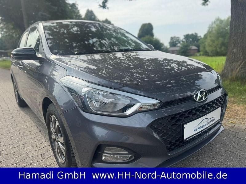 Grau Gebraucht 2020 Hyundai i20 YES! Limousine | 14.750 € (Guter Preis) - Bild 1/4