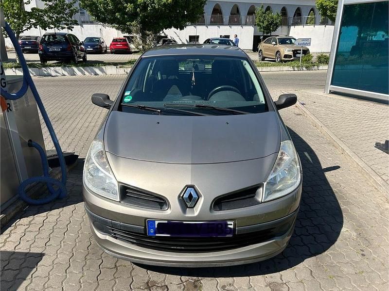 Braun Gebraucht 2009 Renault Clio II Authentique Limousine | 2.499 € (Fairer Preis) - Bild 1/4