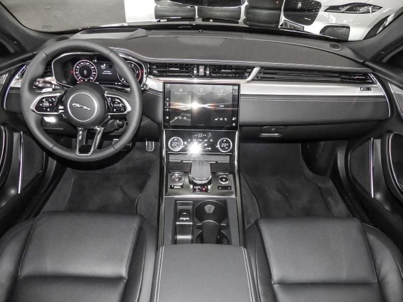 Gebraucht Jaguar XF R-Dynamic 206 PS (151 kW) 2024 Santorini black Limousine