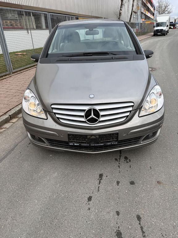 Gebraucht Mercedes B170 116 PS (85 kW) 2006 Braun Van / Kleinbus