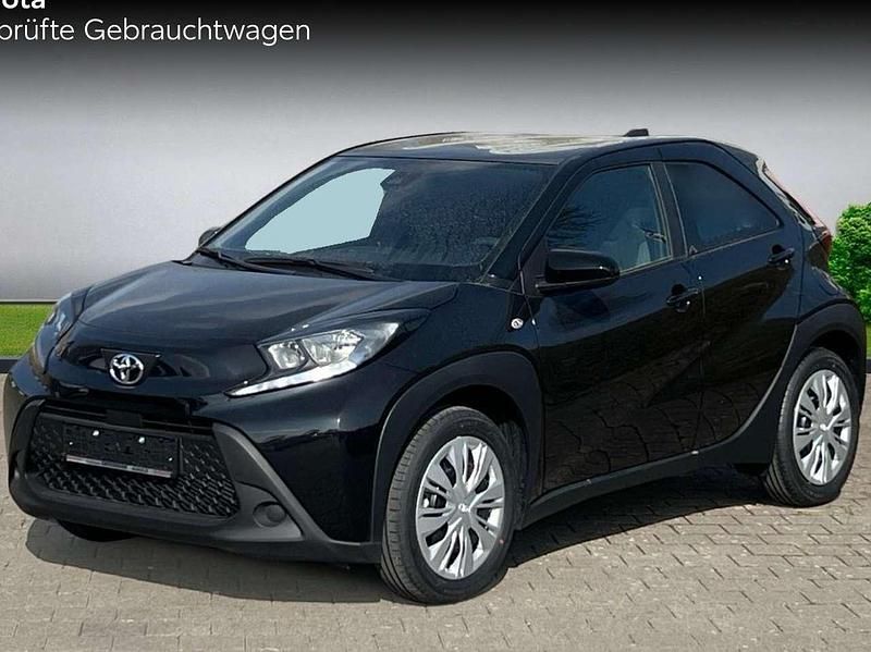 Mysticschwarz mica Neu 2024 Toyota Aygo X-play Kleinwagen | 16.100 € - Bild 1/4
