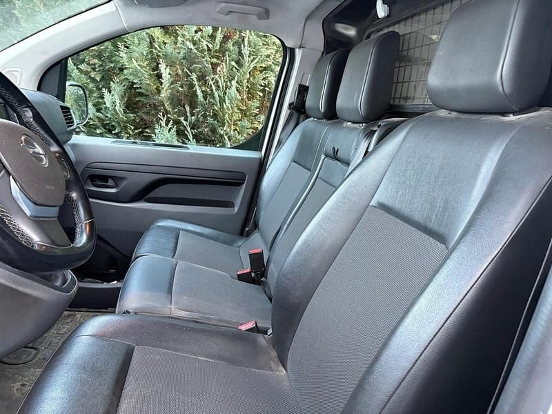 Gebraucht Opel Vivaro 120 PS (88 kW) 2020 Weiß Van / Kleinbus