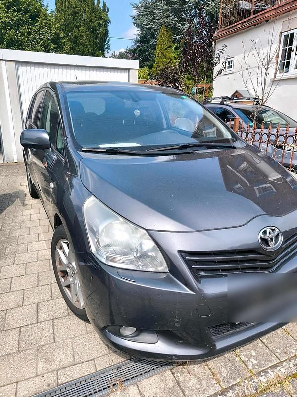 Grau Gebraucht 2010 Toyota Verso Van / Kleinbus | 4.000 € (Fairer Preis) - Bild 1/4