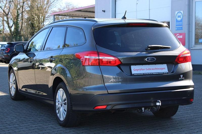 Gebraucht Ford Focus 125 PS (91 kW) 2018 Grau Kombi