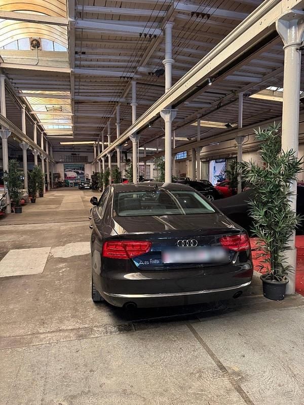 Braun Gebraucht 2011 Audi A8 Limousine | 13.900 € (Etwas zu teuer) - Bild 1/4