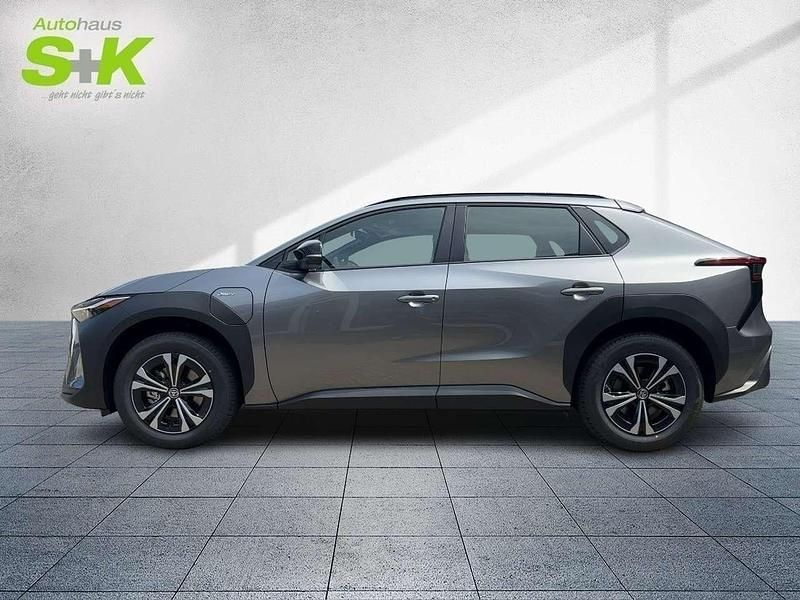 Neu Toyota bZ4X Comfort 150 kW (205 PS) 2025 Palladiumsilber metallic (silber) SUV