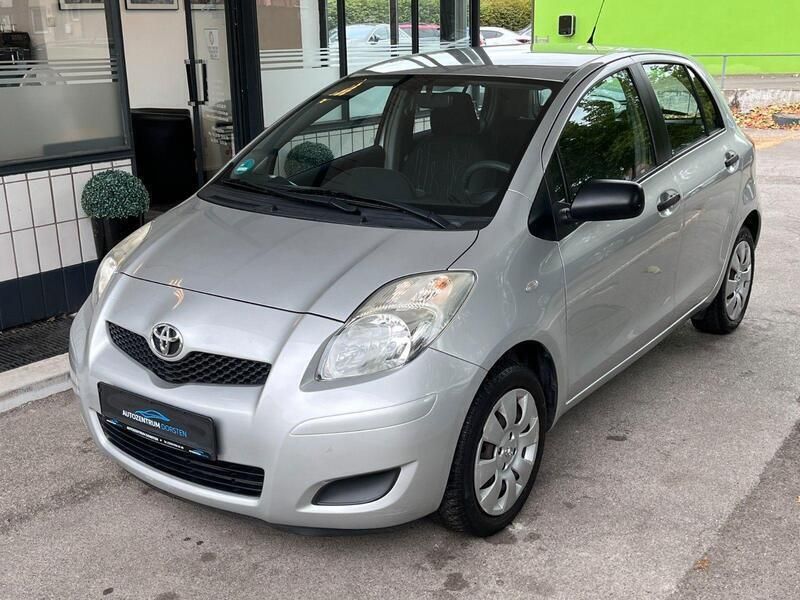 Silber Gebraucht 2010 Toyota Yaris Cool Kleinwagen | 4.290 € (Fairer Preis) - Bild 1/4