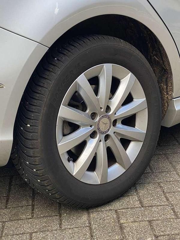 Gebraucht Mercedes B180 122 PS (89 kW) 2014 Silber Van / Kleinbus