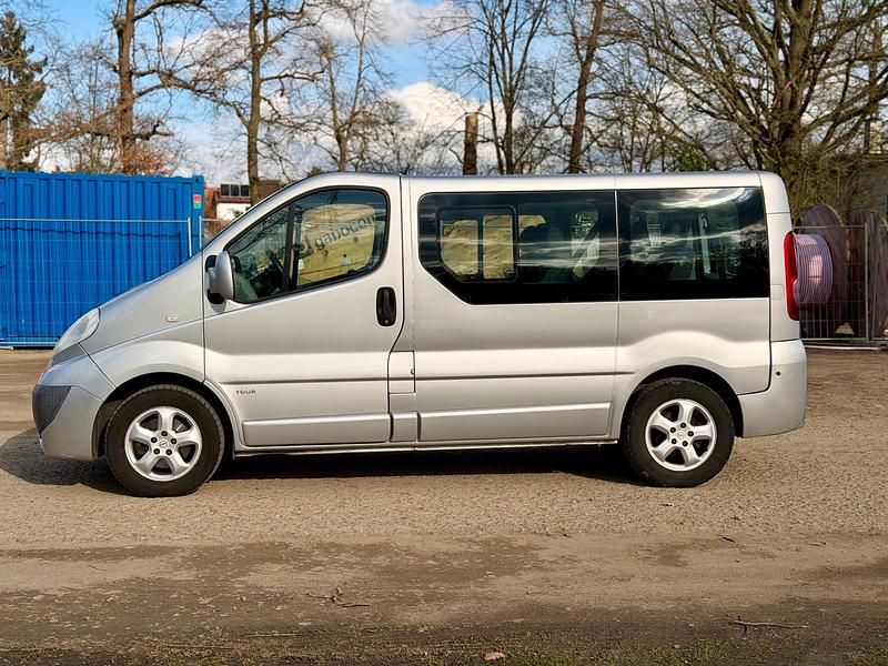 Gebraucht Opel Vivaro 114 PS (83 kW) 2008 Silber Van / Kleinbus