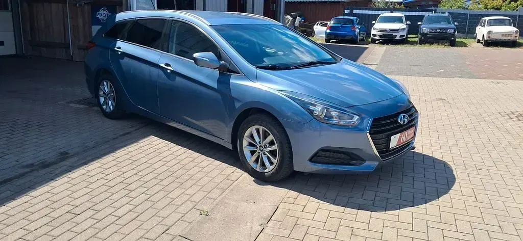 Gebraucht Hyundai i40 Classic 135 PS (99 kW) 2016 Blue spirit metallic Kombi