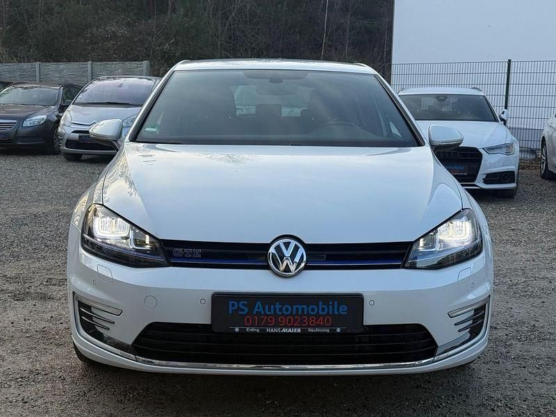 Gebraucht VW Golf VII GTE 150 PS (110 kW) 2016 Oryxweiß perlmutteffekt Limousine
