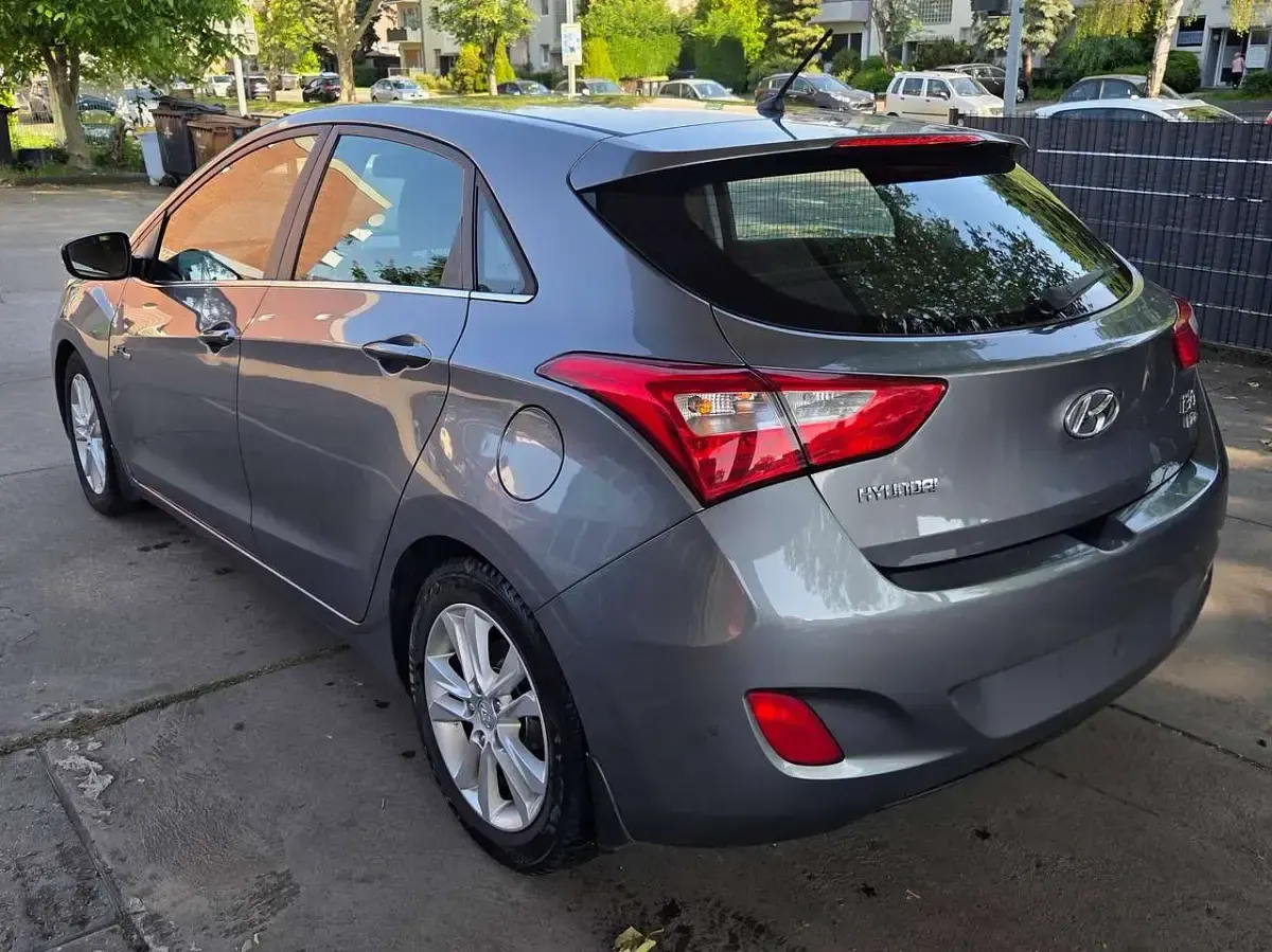 Gebraucht Hyundai i30 122 PS (89 kW) 2014 Grau Limousine