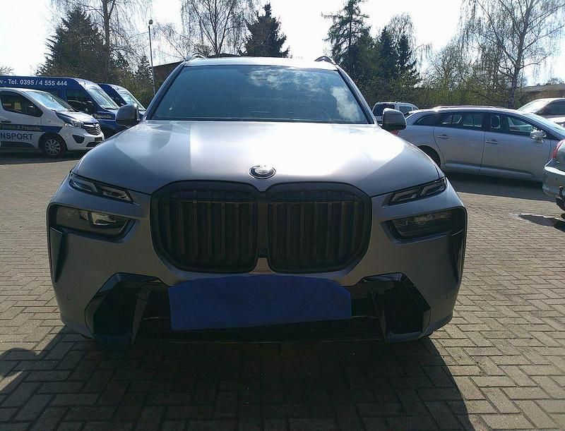 Gebraucht BMW X7 M Sport 352 PS (258 kW) 2024 Grau SUV