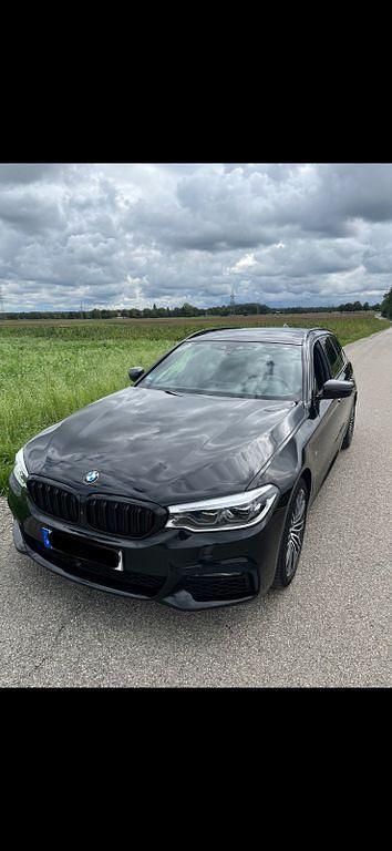 Schwarz Gebraucht 2018 BMW 520 M Sport Kombi | 27.000 € (Teuer) - Bild 1/4