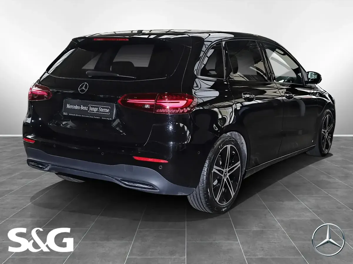 Gebraucht Mercedes B200 Progressive 163 PS (119 kW) 2025 Unilack nachtschwarz Van / Kleinbus