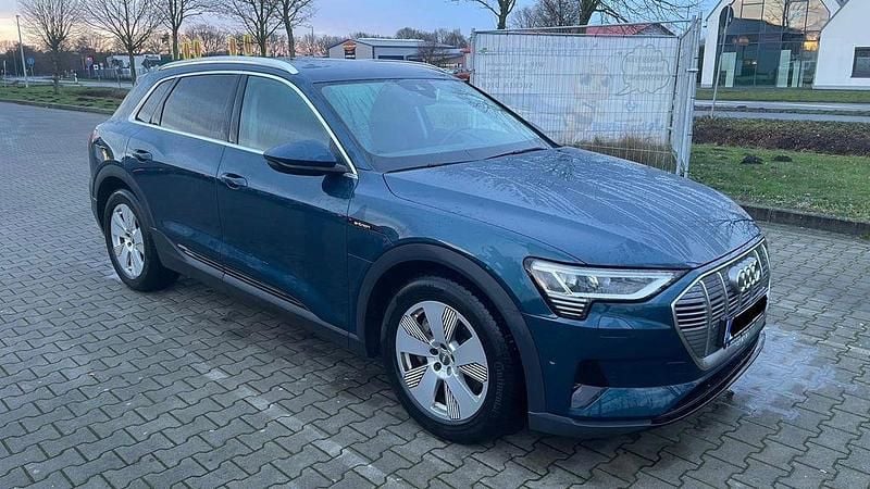 Gebraucht Audi e-tron Ambiente 230 kW (313 PS) 2020 Blau SUV