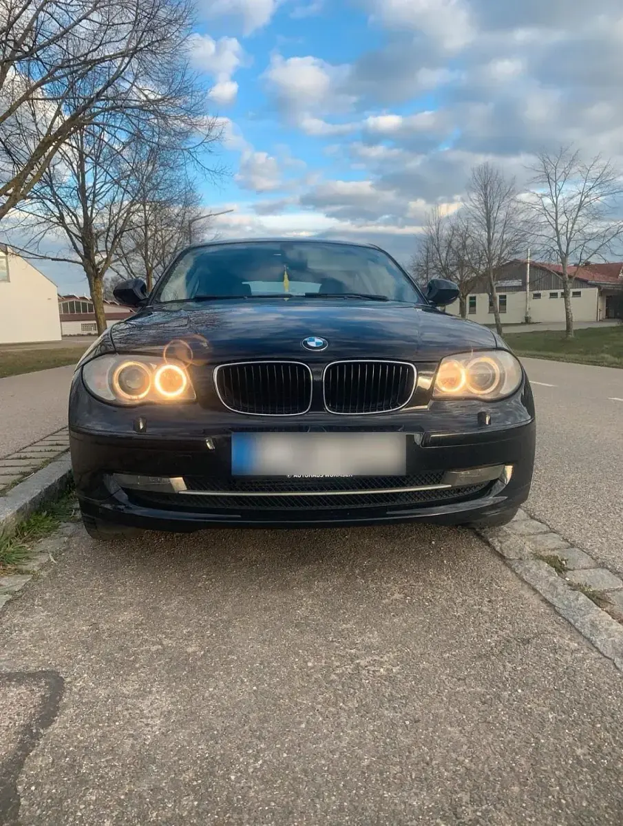 Gebraucht BMW 118 143 PS (105 kW) 2011 Schwarz Kleinwagen