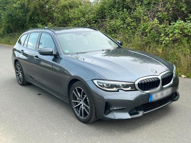 Grau Gebraucht 2020 BMW 330 Sport Line Kombi | 18.999 € (Superpreis) - Bild 1/4