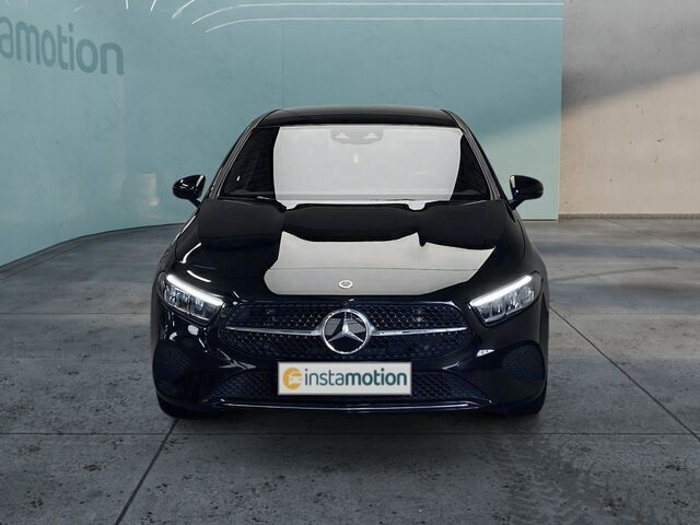 Gebraucht Mercedes A200 Advanced 163 PS (119 kW) 2024 Schwarz Limousine