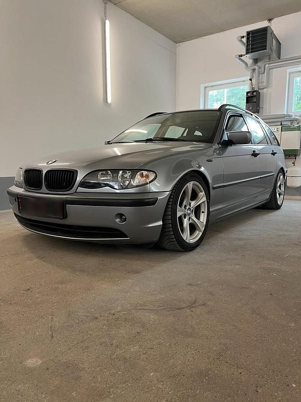 Silber Gebraucht 2005 BMW 320 Kombi | 5.500 € (Etwas zu teuer) - Bild 1/4