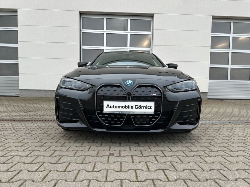Sapphire black (metallic) Gebraucht 2023 BMW i4 Shadowline Limousine | 61.990 € (Teuer) - Bild 1/4