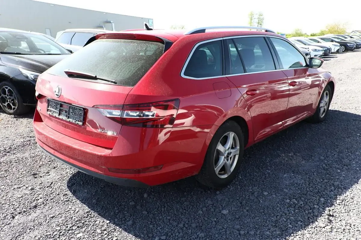 Gebraucht Skoda Superb Premium Edition 150 PS (110 kW) 2019 Velvet red metallic Kombi