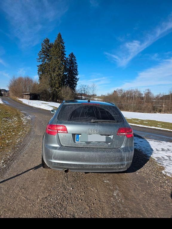 Gebraucht Audi A3 Ambiente 105 PS (77 kW) 2010 Grau Kleinwagen