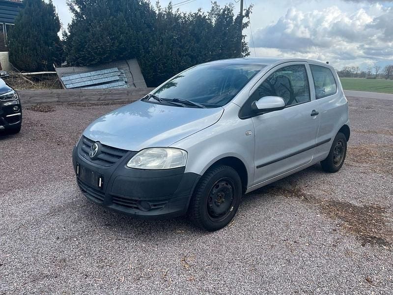 Usata VW Fox Basis 54 CV (39 kW) 2005 Argento Utilitaria