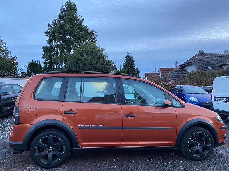 Gebraucht VW Touran Cross 150 PS (110 kW) 2009 Red rock metallic Van / Kleinbus