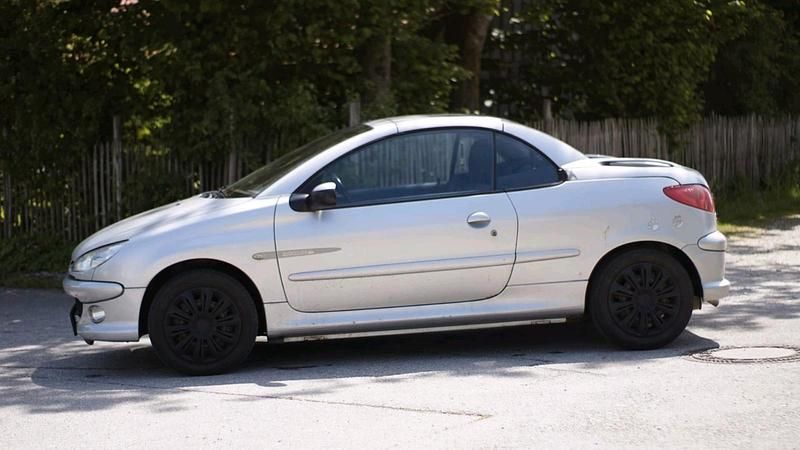 Gebraucht Peugeot 206 CC 109 PS (80 kW) 2004 Silber Cabrio