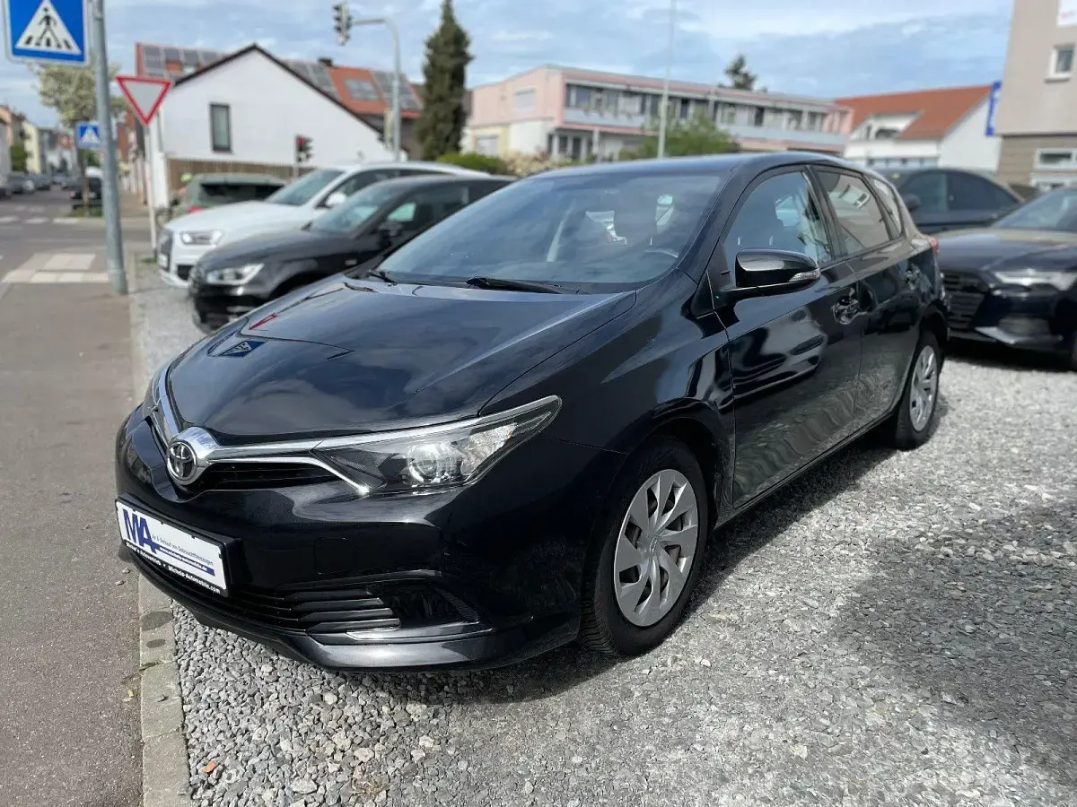 Gebraucht Toyota Auris Cool 99 PS (72 kW) 2017 Schwarz Limousine