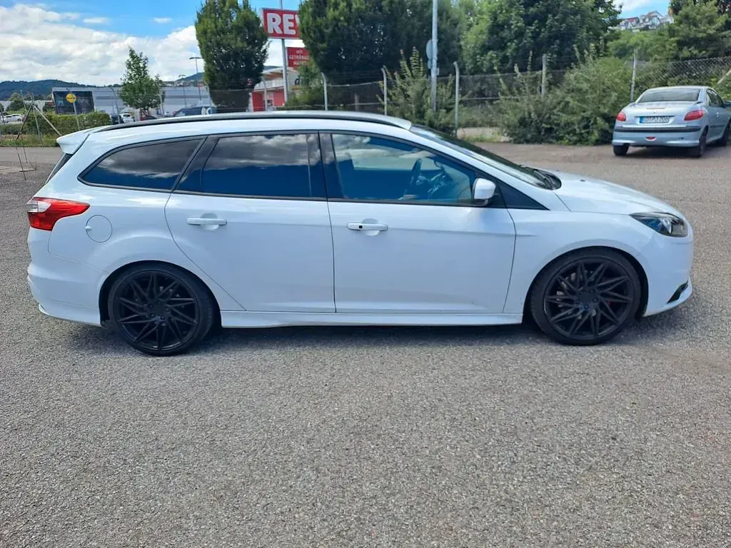 Usado Ford Focus ST 250 CV (183 kW) 2013 Blanco Berlina