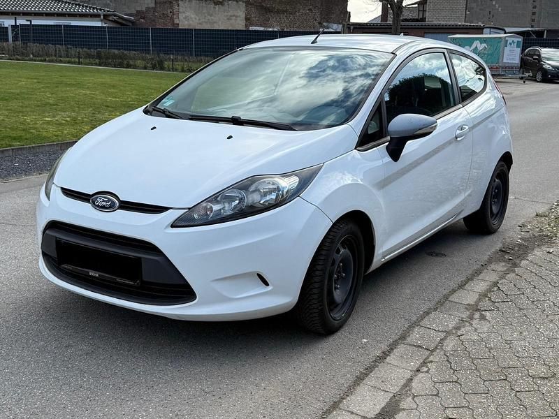 Gebraucht Ford Fiesta 68 PS (50 kW) 2010 Weiß Kleinwagen
