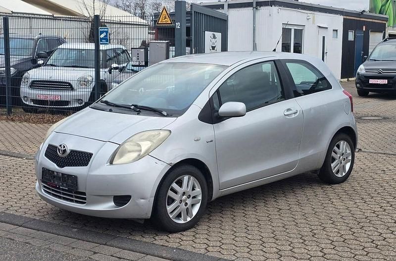 Gebraucht Toyota Yaris 90 PS (66 kW) 2007 Silber Kleinwagen
