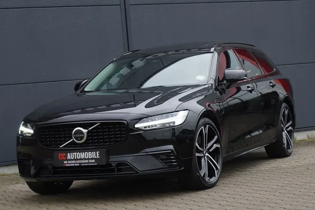 Second-hand Volvo V90 Ultimate 455 CP (334 kW) 2023 Negru Break
