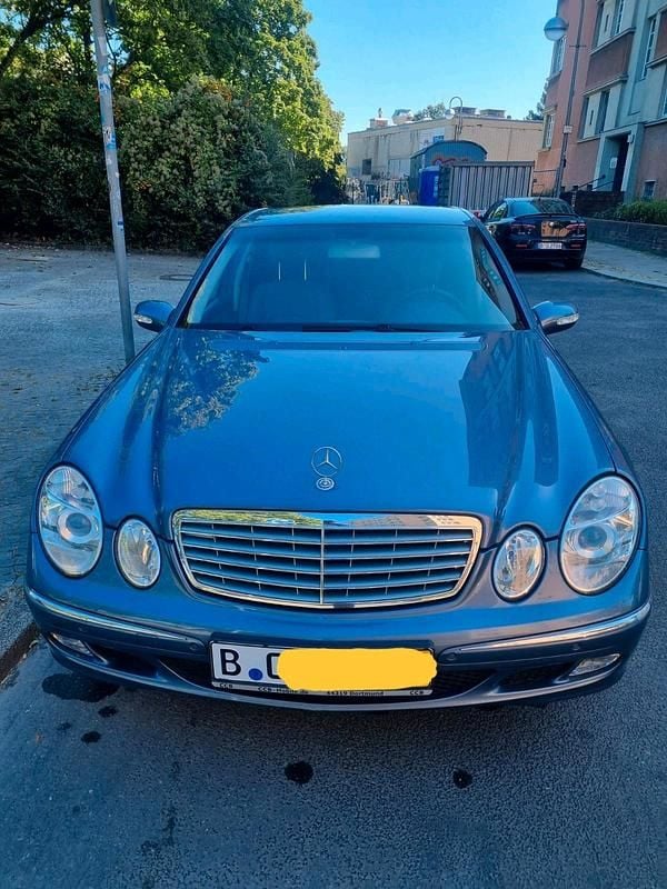 Blau Gebraucht 2003 Mercedes E200 Limousine | 3.750 € (Guter Preis) - Bild 1/4